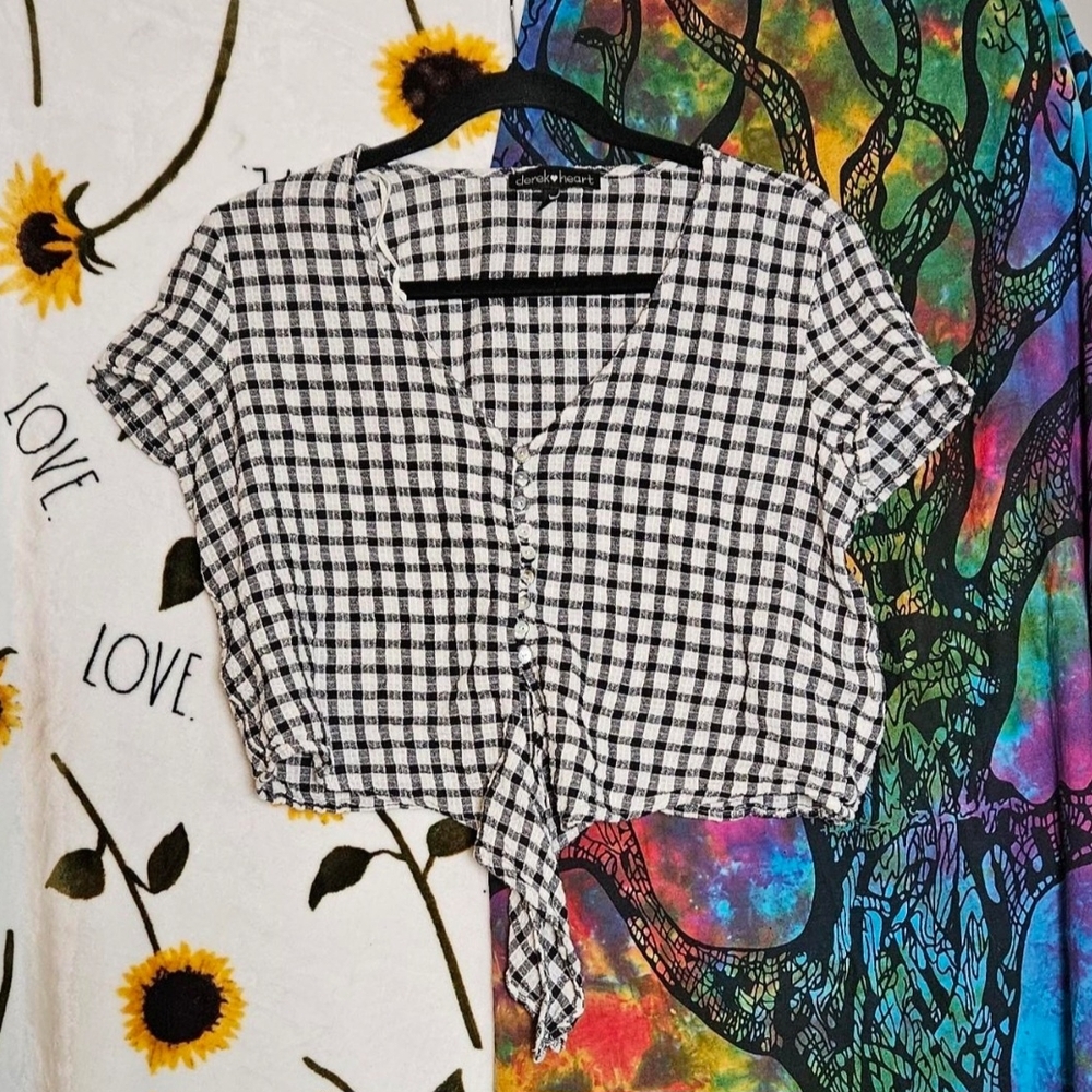 DEREK HEART Womens Size Large Cropped Plaid Short Sleeve Shirt Top